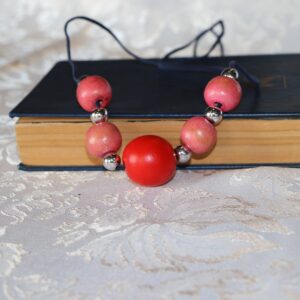 Red and pink pendant wood beads